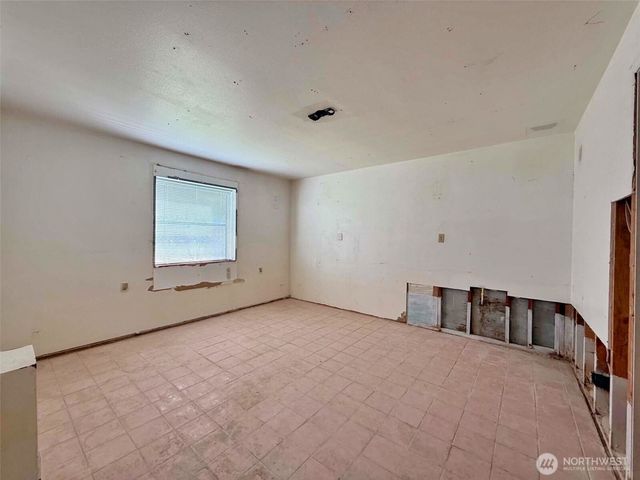 141 Filbert Road, Silver Creek, WA 98585