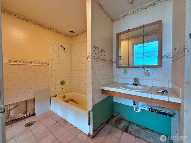 141 Filbert Road, Silver Creek, WA 98585