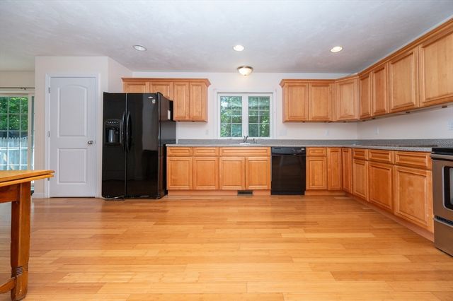 146 Lakeside Ave, Wrentham, MA 02093
