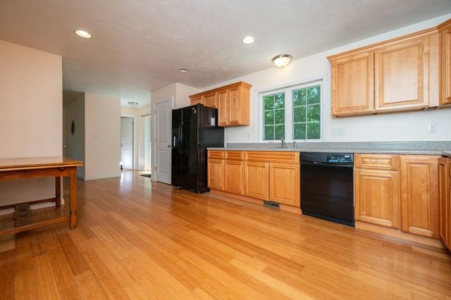 146 Lakeside Ave, Wrentham, MA 02093