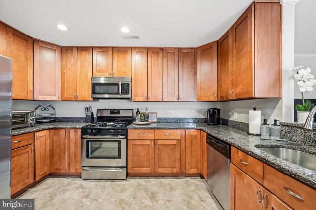 326 NICHOLAS DR, Delran, NJ 08075