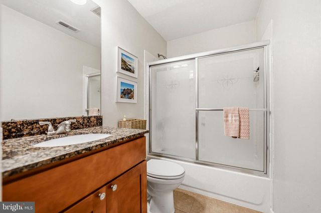 326 NICHOLAS DR, Delran, NJ 08075