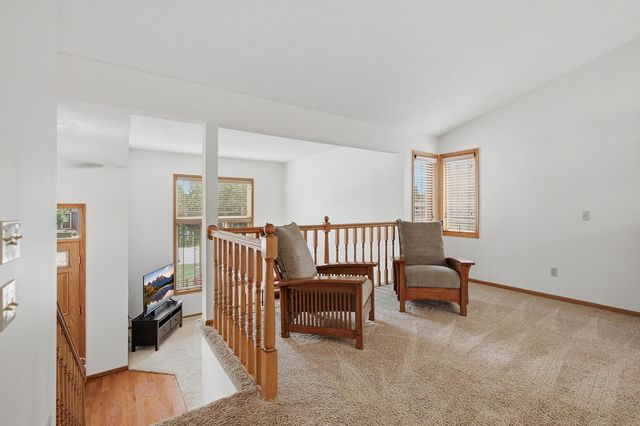 1222 Fallbrook Lane, Woodbury, MN 55125