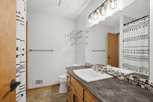 1222 Fallbrook Lane, Woodbury, MN 55125