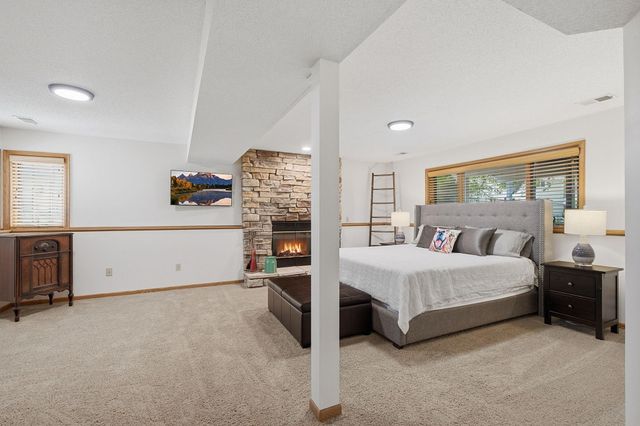 1222 Fallbrook Lane, Woodbury, MN 55125