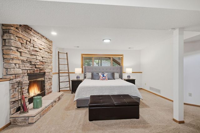 1222 Fallbrook Lane, Woodbury, MN 55125