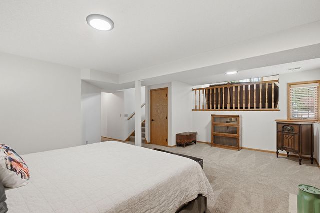 1222 Fallbrook Lane, Woodbury, MN 55125