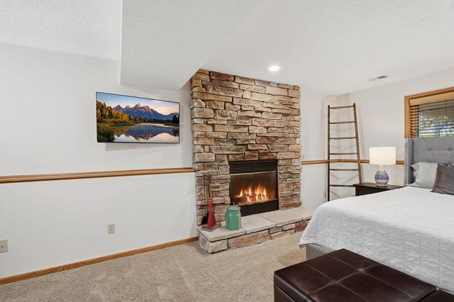 1222 Fallbrook Lane, Woodbury, MN 55125