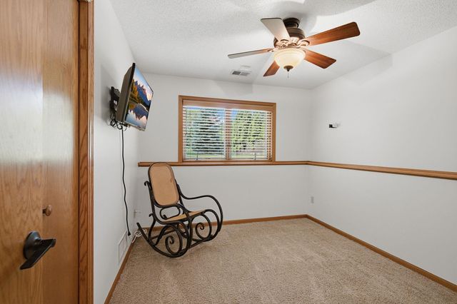 1222 Fallbrook Lane, Woodbury, MN 55125