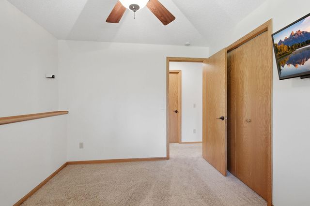 1222 Fallbrook Lane, Woodbury, MN 55125