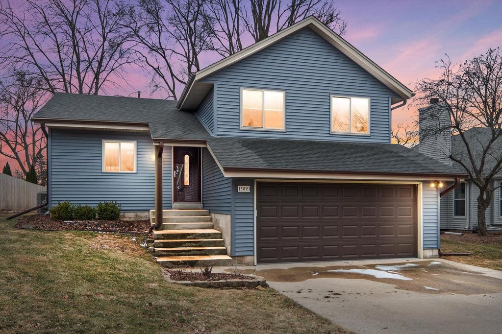 1909 Patricia LANE, Waukesha, WI 53188