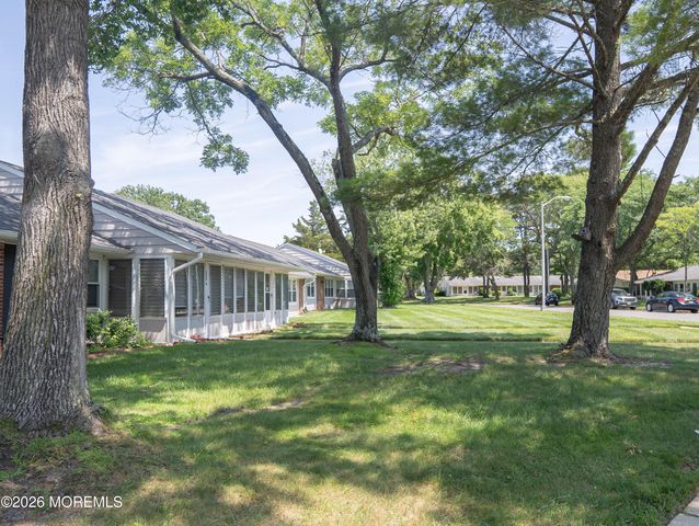 228B Buckingham Court, Lakewood, NJ 08701
