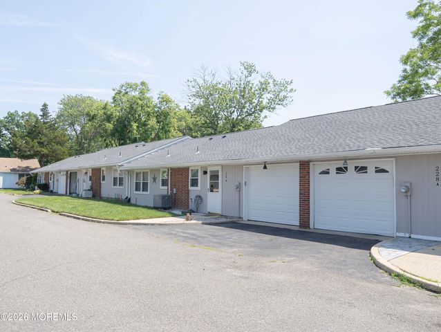 228B Buckingham Court, Lakewood, NJ 08701