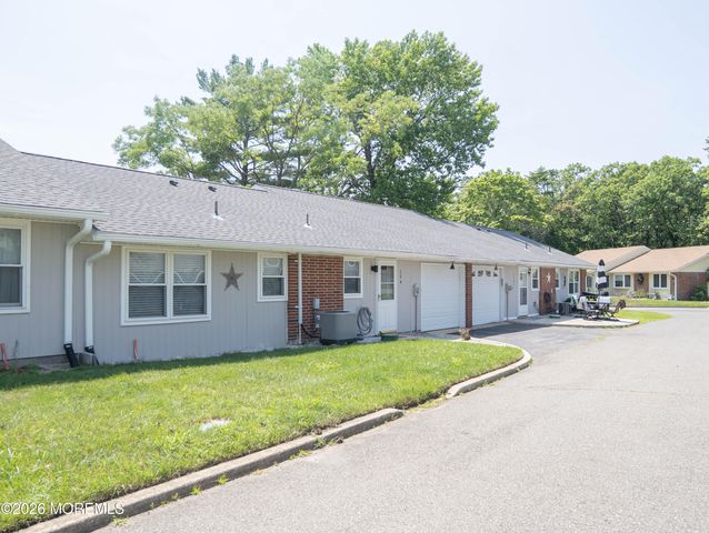 228B Buckingham Court, Lakewood, NJ 08701