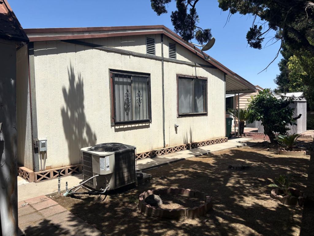 Image 38 of property listing at 1300 W Olson Avenue # 127, Reedley, CA 93654
