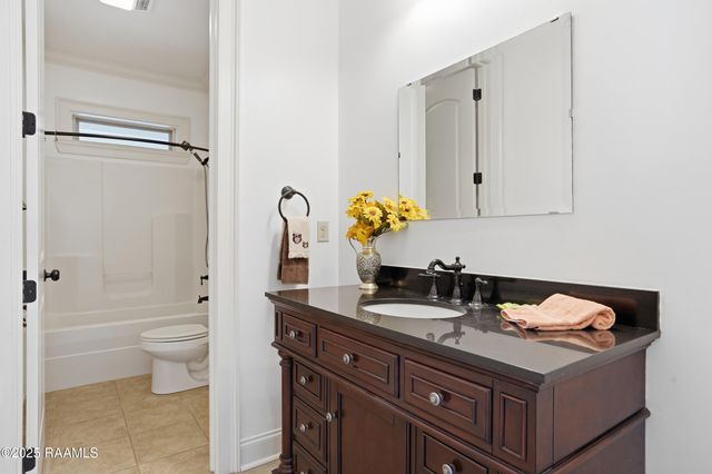 100 Tall Oaks Lane, Youngsville, LA 70592