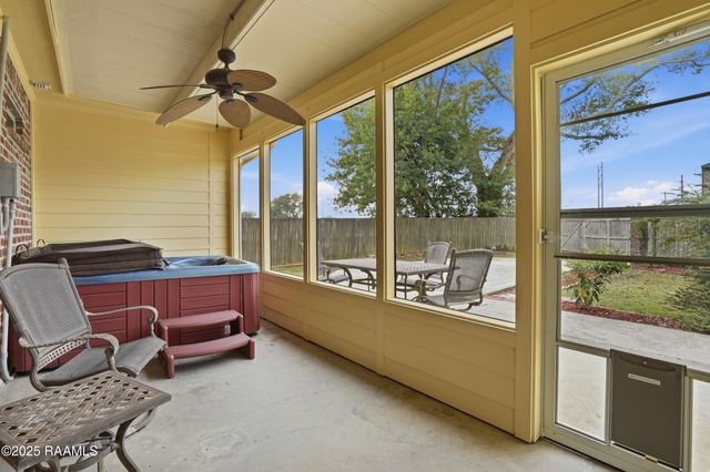 100 Tall Oaks Lane, Youngsville, LA 70592