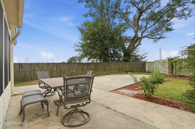 100 Tall Oaks Lane, Youngsville, LA 70592