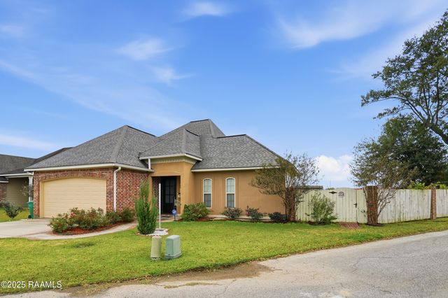 100 Tall Oaks Lane, Youngsville, LA 70592