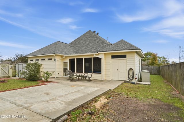 100 Tall Oaks Lane, Youngsville, LA 70592