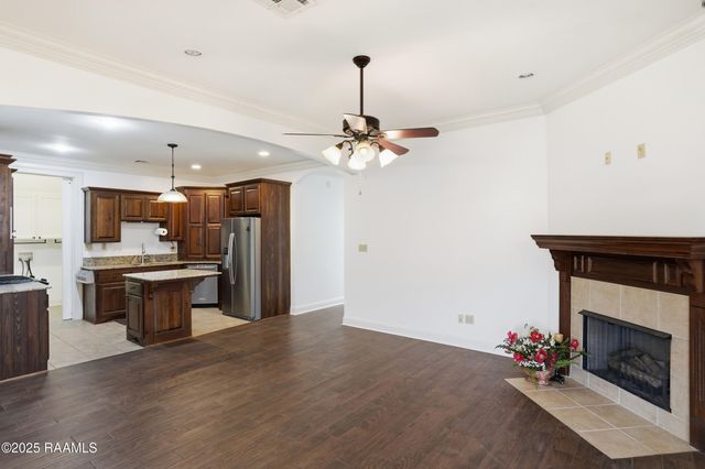 100 Tall Oaks Lane, Youngsville, LA 70592