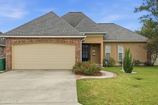 100 Tall Oaks Lane, Youngsville, LA 70592