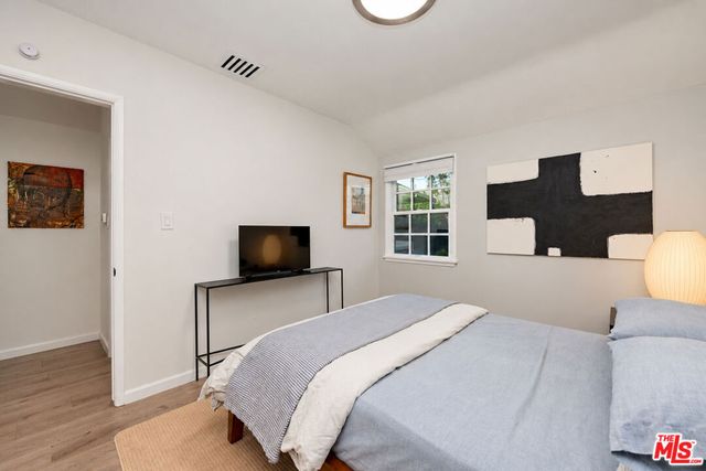7244 Chicopee Avenue, Lake Balboa, CA 91406