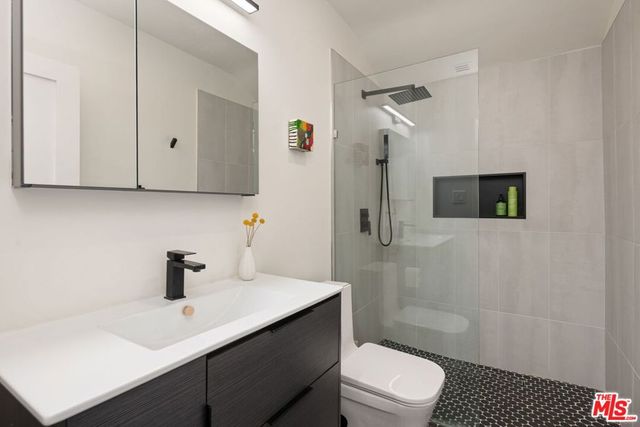 7244 Chicopee Avenue, Lake Balboa, CA 91406