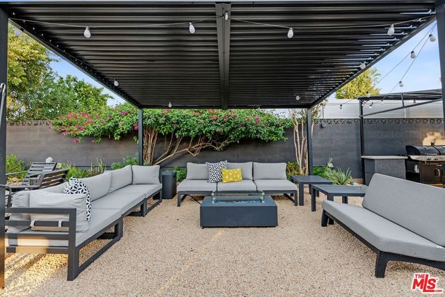 7244 Chicopee Avenue, Lake Balboa, CA 91406