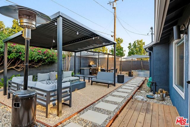 7244 Chicopee Avenue, Lake Balboa, CA 91406