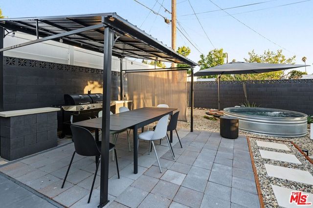 7244 Chicopee Avenue, Lake Balboa, CA 91406