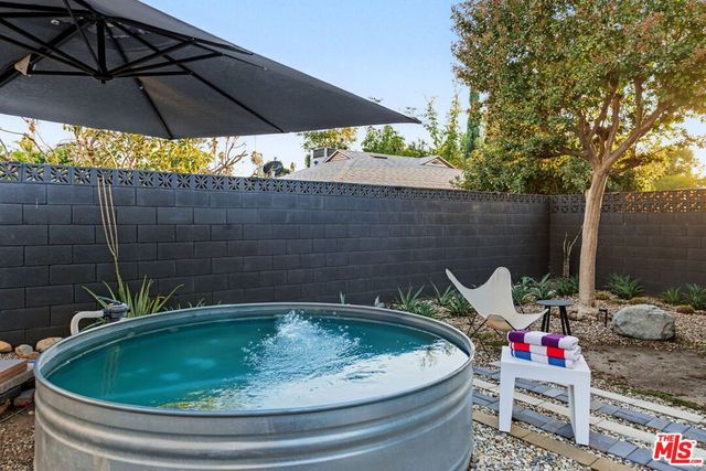 7244 Chicopee Avenue, Lake Balboa, CA 91406