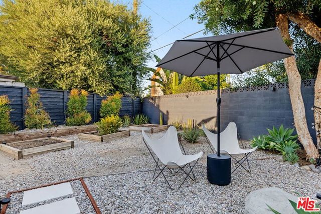 7244 Chicopee Avenue, Lake Balboa, CA 91406