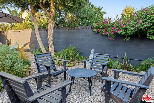 7244 Chicopee Avenue, Lake Balboa, CA 91406