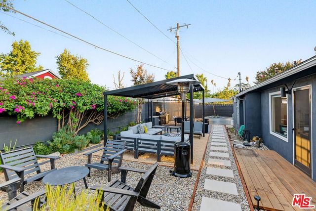 7244 Chicopee Avenue, Lake Balboa, CA 91406