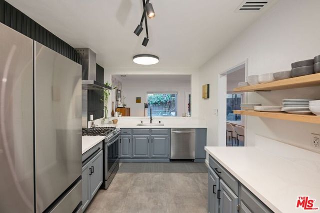 7244 Chicopee Avenue, Lake Balboa, CA 91406