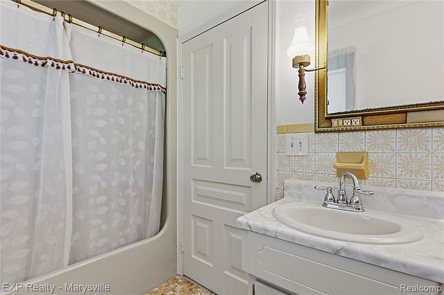5694 Belle River Road, East China, MI 48054