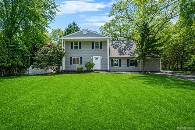 4 Evans Street, Coram, NY 11727