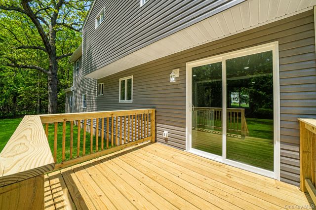 4 Evans Street, Coram, NY 11727