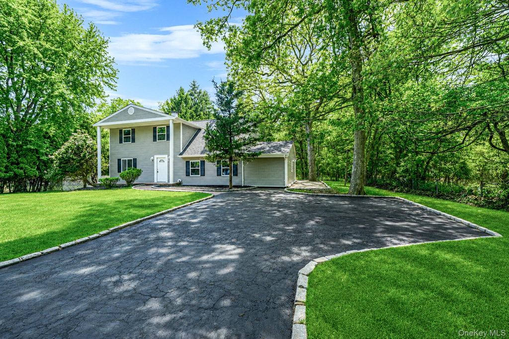 4 Evans Street, Coram, NY 11727