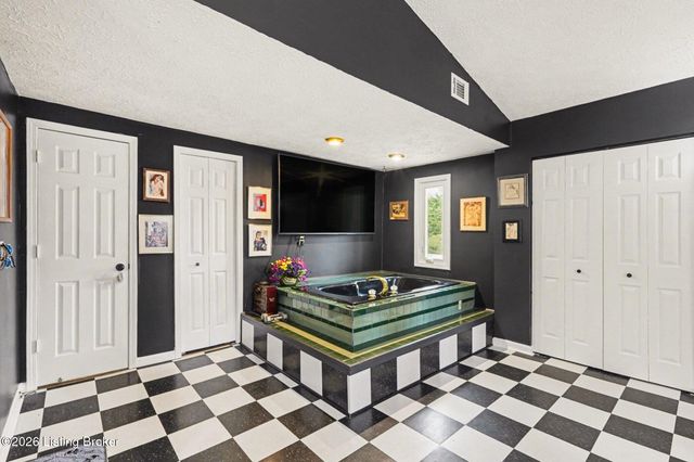 1944 N Preston Hwy, Shepherdsville, KY 40165