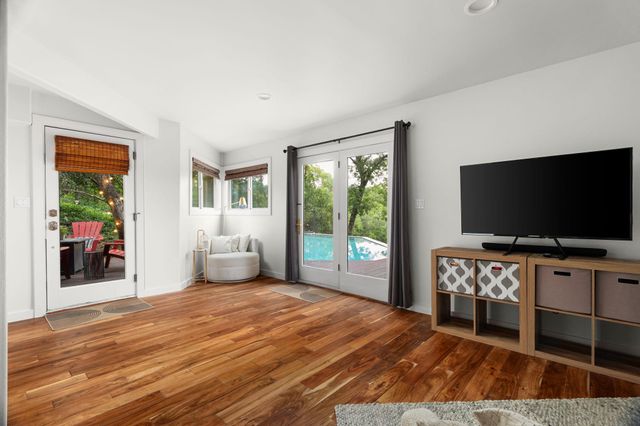 7626 Parkview CIR, Austin, TX 78731