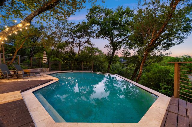 7626 Parkview CIR, Austin, TX 78731