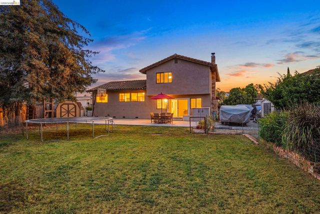 1805 Geyser Ct, Antioch, CA 94509