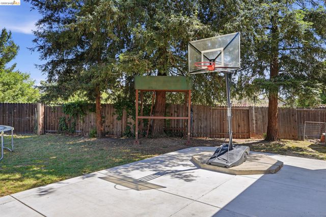 1805 Geyser Ct, Antioch, CA 94509