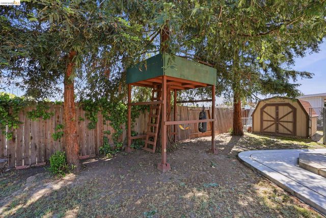 1805 Geyser Ct, Antioch, CA 94509