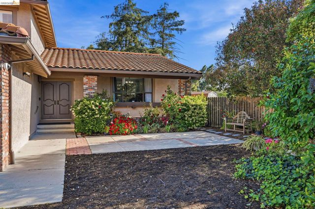 1805 Geyser Ct, Antioch, CA 94509