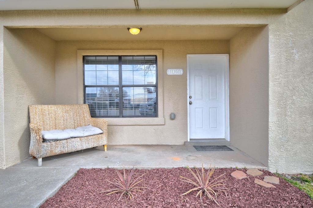 1020 Spruce Court SE, Los Lunas, NM 87031