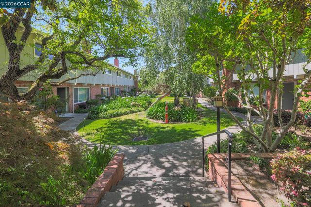 2135 Ascot Dr 13, Moraga, CA 94556