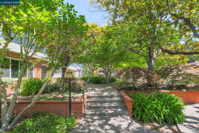 2135 Ascot Dr 13, Moraga, CA 94556